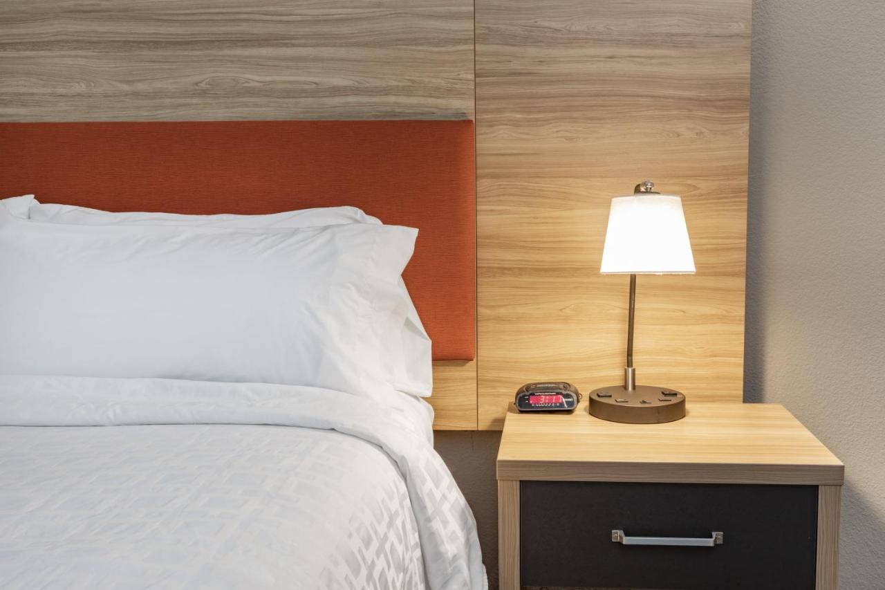 Candlewood Suites Mount Pleasant By Ihg Exterior photo